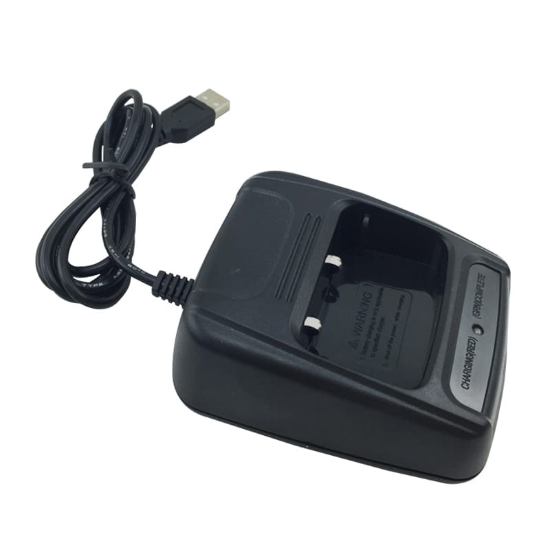 Cuna de carga especial de plástico negro para walkie talkie Baofeng que presenta ranuras moldeadas y un cable de alimentación integrado para uso especial de escritorio del cargador.