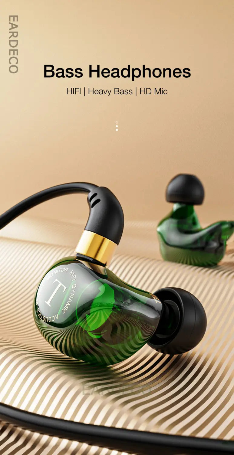 Casque d’écoute filaire vert translucide avec embouts en silicone noirs et bande d’accent dorée comportant une mention eardeco : met en valeur une fonctionnalité du casque avec un micro stéréo intra-auriculaire.