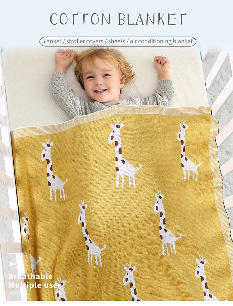 gelbe gestrickte Baumwoll-Babytdecke mit weißen Giraffen und braunen Punkten