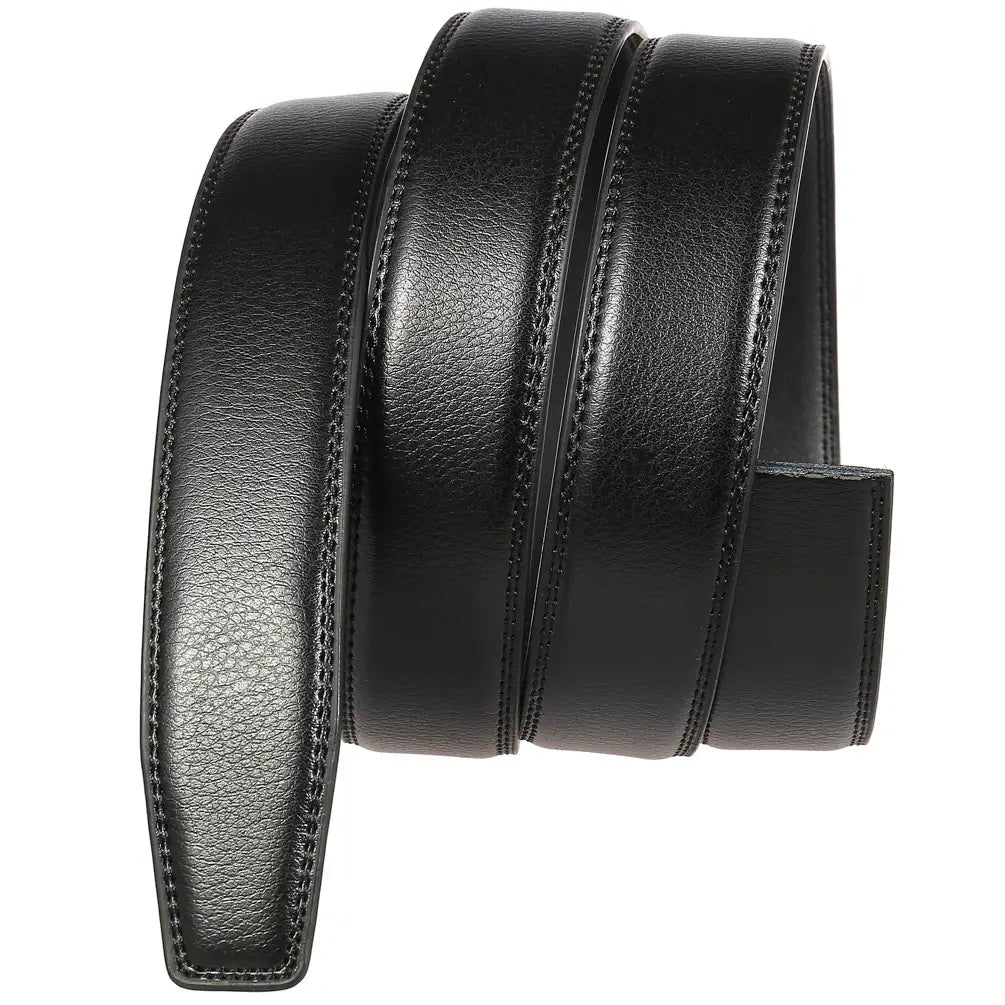 Sangle de ceinture en cuir véritable pour homme de 3,1 cm en noir, avec une surface texturée lisse et une couture précise le long des bords.