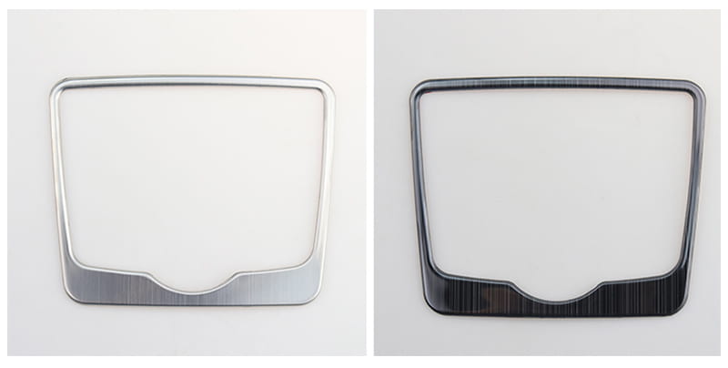 Audi A4 B9 A5 Schalthebel-Wandhalterung mit Becherhalter-Einfassung, mit gebürstetem Silber und Schwarz in schlichter rechteckiger Gestaltung.