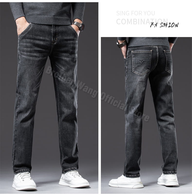 Jeans en denim stretch pour hommes, coupe regular fit, en denim foncé, montrant l’envers, avec une coupe slim, un délavage subtil, une couture classique et des poches arrière.