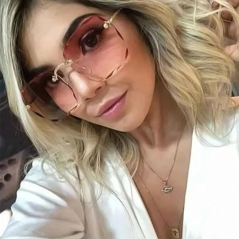 Square gradient sunglasses for women featuring rose gold metal frames and gradient pink lenses in a stylish design.