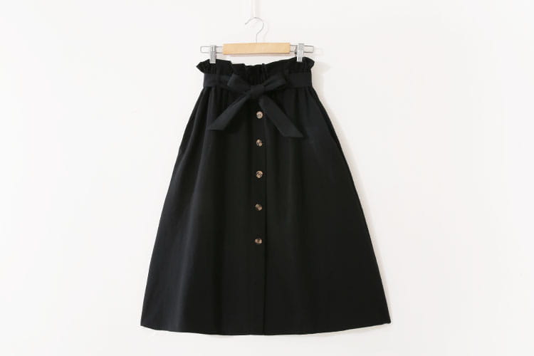 Jupe midi en coton noire, taille haute, ceinture froncée et fermeture boutonnée sur le devant, idéale pour un usage décontracté