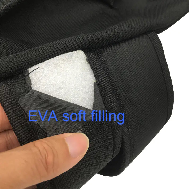 Tissu noir avec rembourrage souple EVA visible à l’intérieur d’une couture du sac à dos de voyage pour poussette pour cybex libelle gb pockit