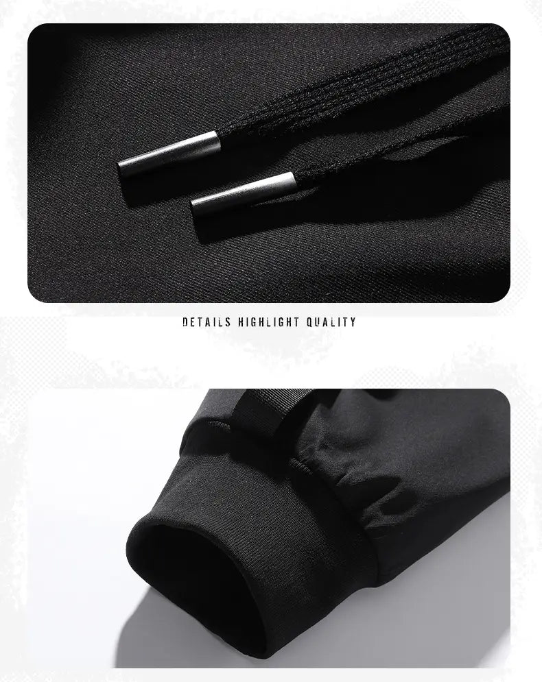 Herren schwarze taktische Cargo-Jogginghosen im Streetwear-Stil mit schwarzem Kordelzug und silberfarbenen Metallösen.