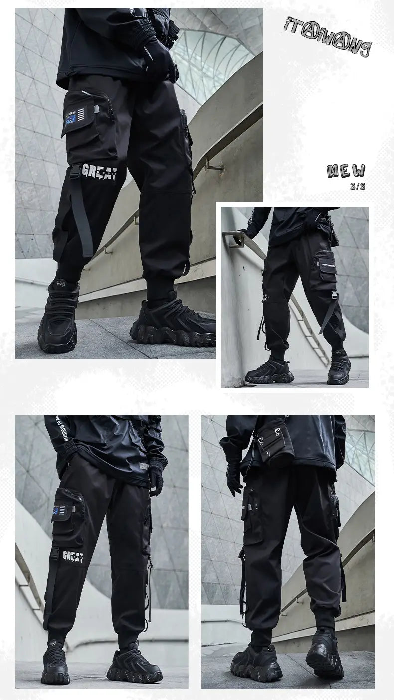 Herren schwarze taktische Cargo-Jogginghosen mit mehreren Taschen, grauen Seitenstreifen und Great-Schriftzug am Oberschenkel für den Streetwear-Einsatz.
