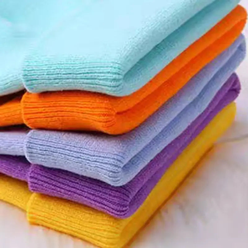 Pile de pulls en tricot côtelé de couleurs variées aux teintes pastel et vives, accompagnés d’un bonnet en tricot à revers, modèle assorti, chapeau d’hiver décontracté unisexe, soulignant les options de service client et d’expédition via China Post.