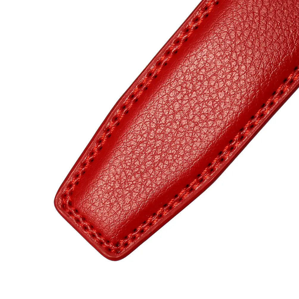 Sangle de ceinture en cuir véritable pour homme de 3,1 cm en rouge, avec grain texturé et couture assortie précise le long des bords.