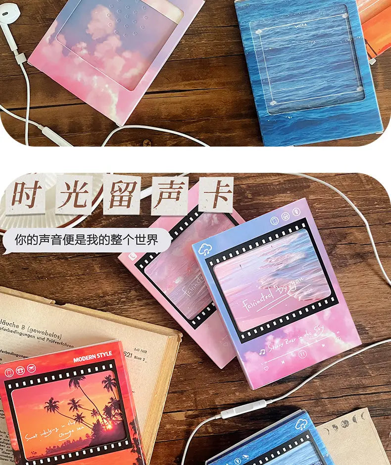 Cartes de vœux musicales vintage au style cassette ruban de film rose et bleu, finition brillante et scènes de ciel imprimées à l’intérieur de fenêtres transparentes