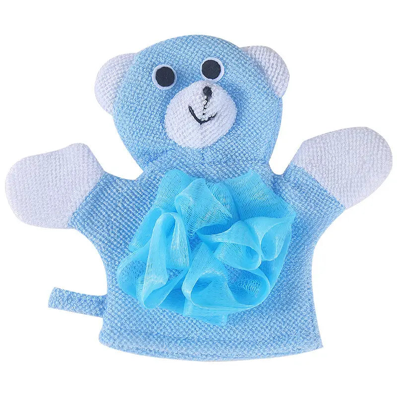 Hellblauer Babyduschschwamm in Bärenform mit weißen Akzenten und einem weichen, passenden Mesh-Luffa-Schwamm, angebracht für eine sanfte Anwendung unter der Dusche.