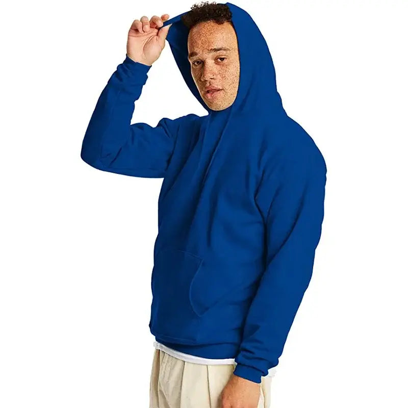 Herren-übergroßer Fleece-Pullover mit Kapuze in kräftigem Königsblau mit weicher, fleeceartiger Struktur und gerippten Bündchen.