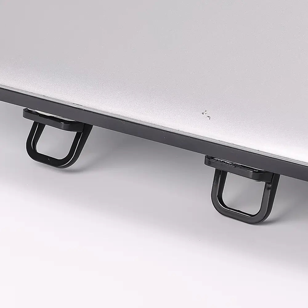 Silberner Mini-Laptopständer mit schwarzen Metallfüßen aus tragbarem Aluminium für die Schreibtischnutzung