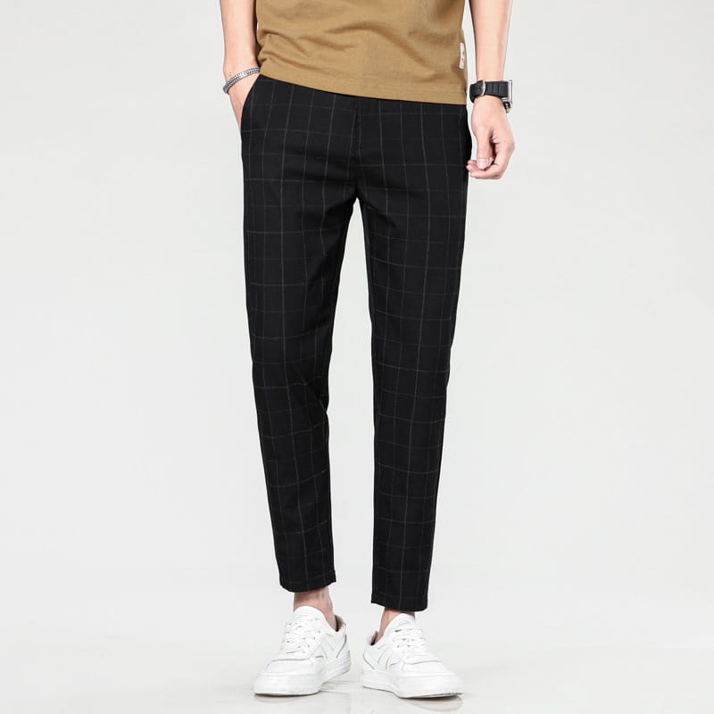 Pantalon de costume d’affaires pour homme en soie glacée, pantalon décontracté en noir, avec motif à carreaux gris discret, fabriqué dans un tissu lisse et léger.