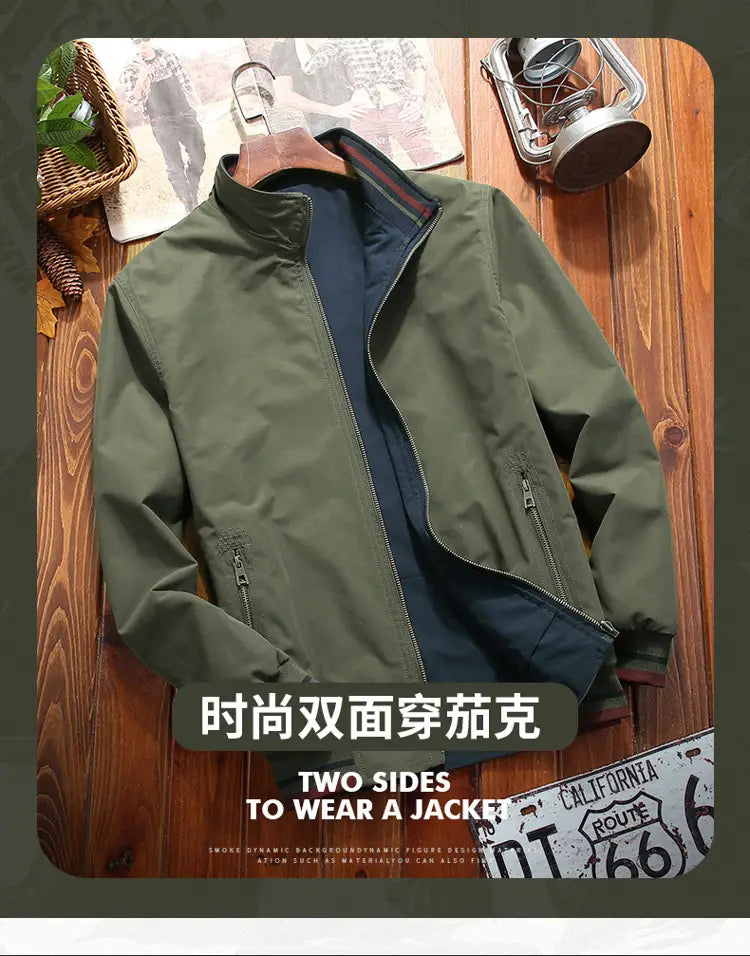 Veste de bomber décontractée pour homme légère à fermeture éclair, coupe-vent, vert olive et bleu marine, avec col montant à fermeture à glissière et poignets côtelés, présentée à partir de l’arrière.