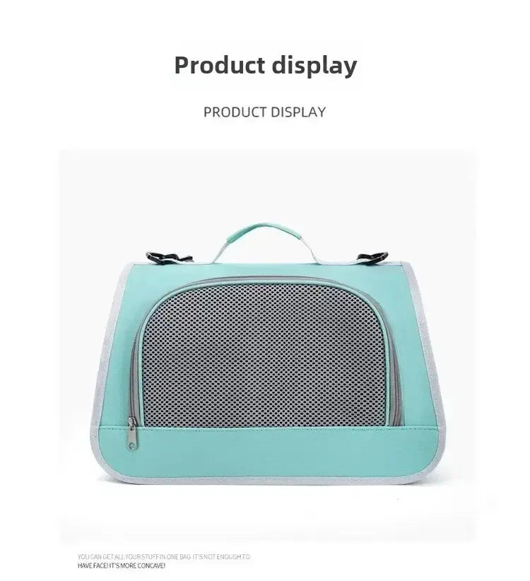 Sac bandoulière de transport pour animaux en maille respirante vert menthe, avec panneau avant en maille grise et tirettes de fermeture éclair noires.