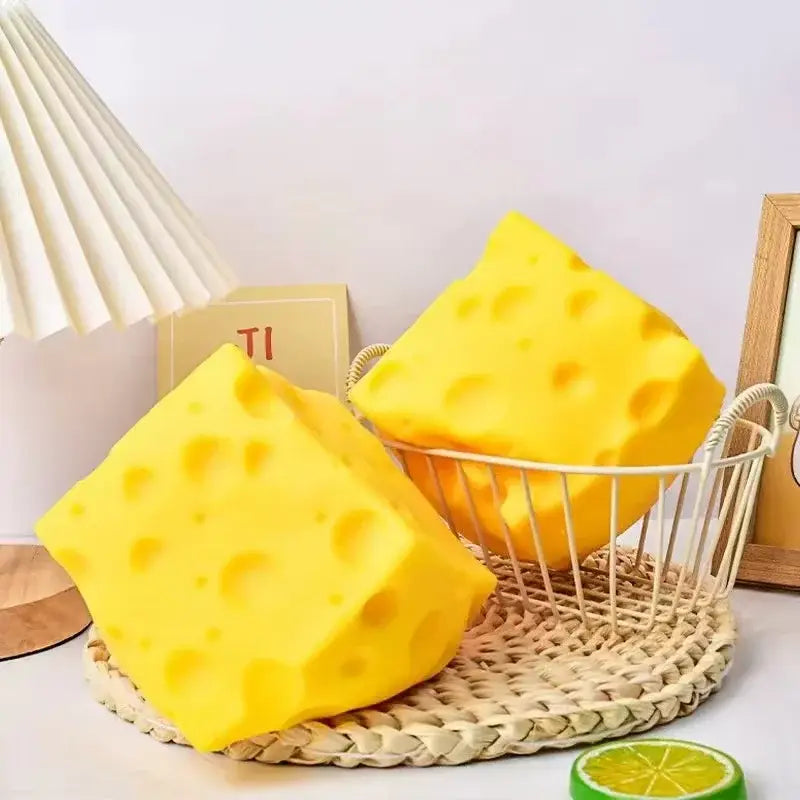 Juguetes antiestrés esponjosos con forma de queso amarillo, fabricados con brillantes esponjas de espuma porosa con forma de queso para un alivio eficaz del estrés.