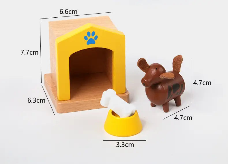 Gelbes Holz-Hundehäuschen mit blauem Pfotenabdruck auf dem Dach und passender gelber Futterschüssel mit einem weißen Knochen aus dem Holz-Puppenhaus-Möbelset für Kinder als Miniaturspielzeug.