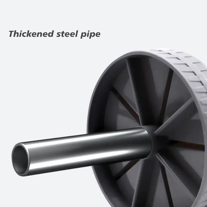 Roue d’exercice abdominale silencieuse « ab roller » en plastique gris avec essieu en tube d’acier épaissi pour un usage avec un « ab roller » silencieux.