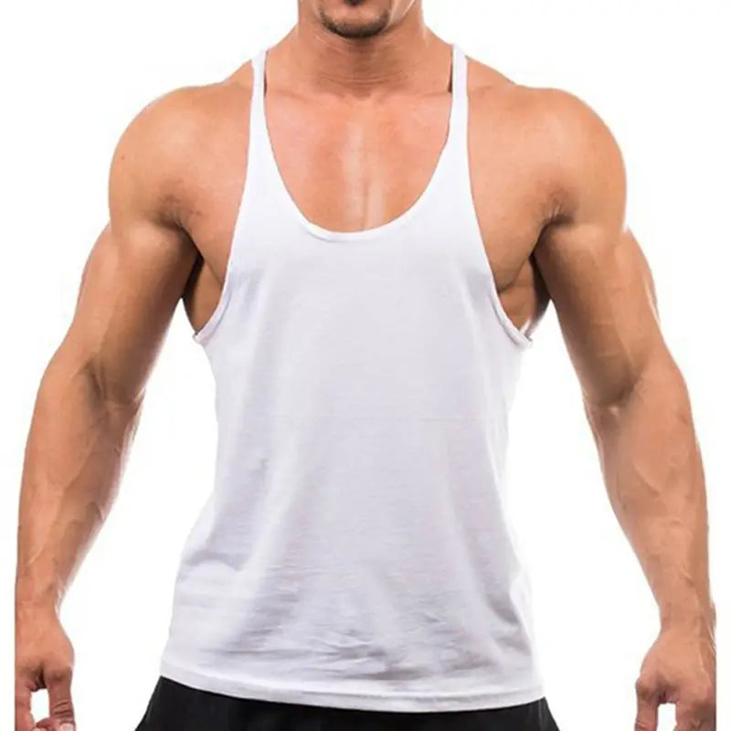 Camiseta sin mangas de algodón para gimnasio de hombre de tipo muscle en blanco, con tirantes finos y escote redondo, elaborada con material de algodón suave.