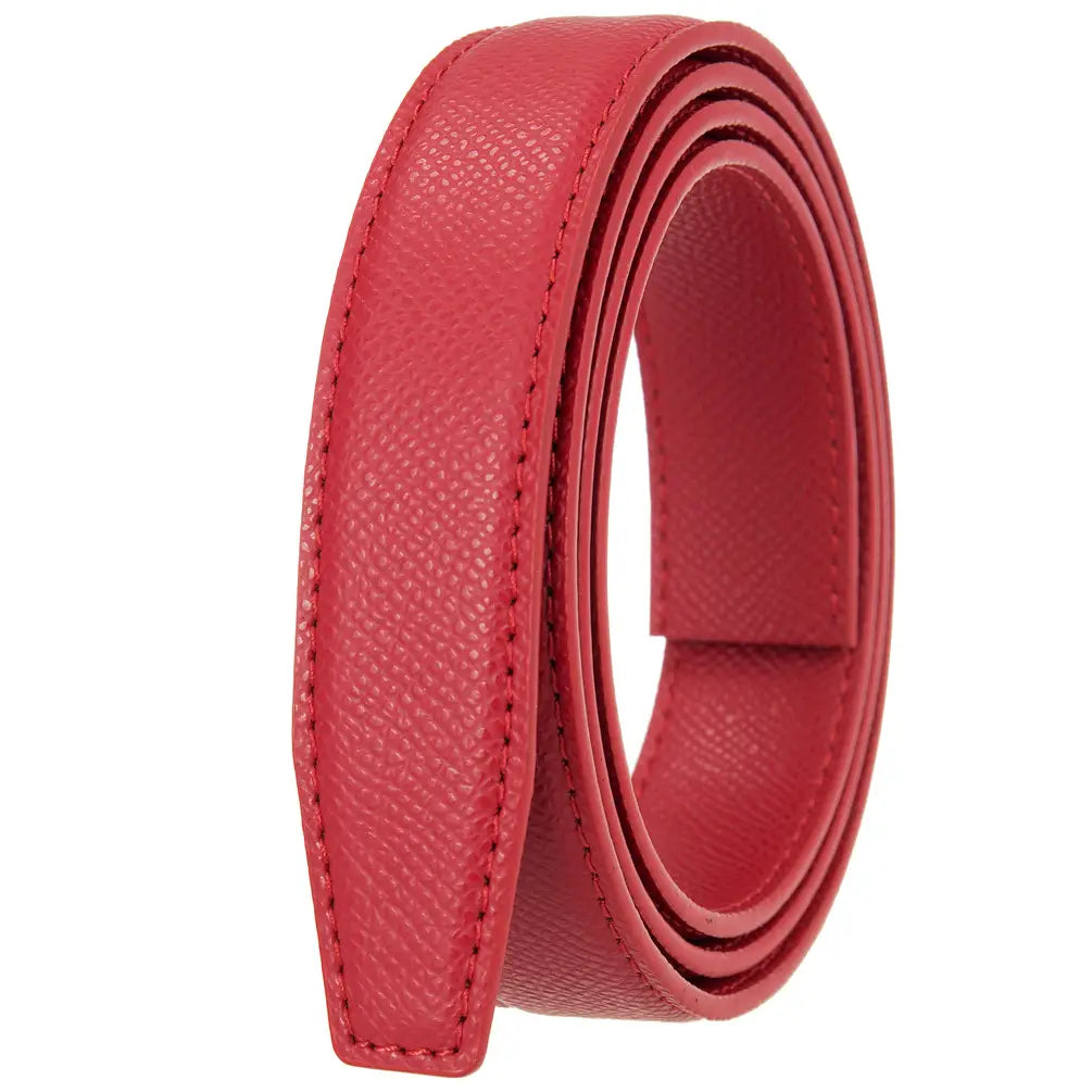 Une sangle de ceinture en cuir rouge vif pour femmes avec surface texturée et couture précise, comprenant une conception à passe-partie fine avec boucle automatique.