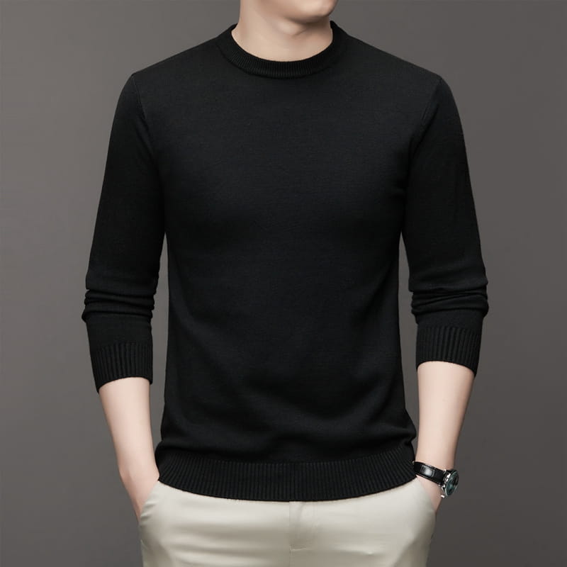 Klassischer Herren-Strickpullover mit Rundhalsausschnitt in Schwarz mit gerippten Bündchen und Saum, gefertigt aus weichem Strickmaterial.