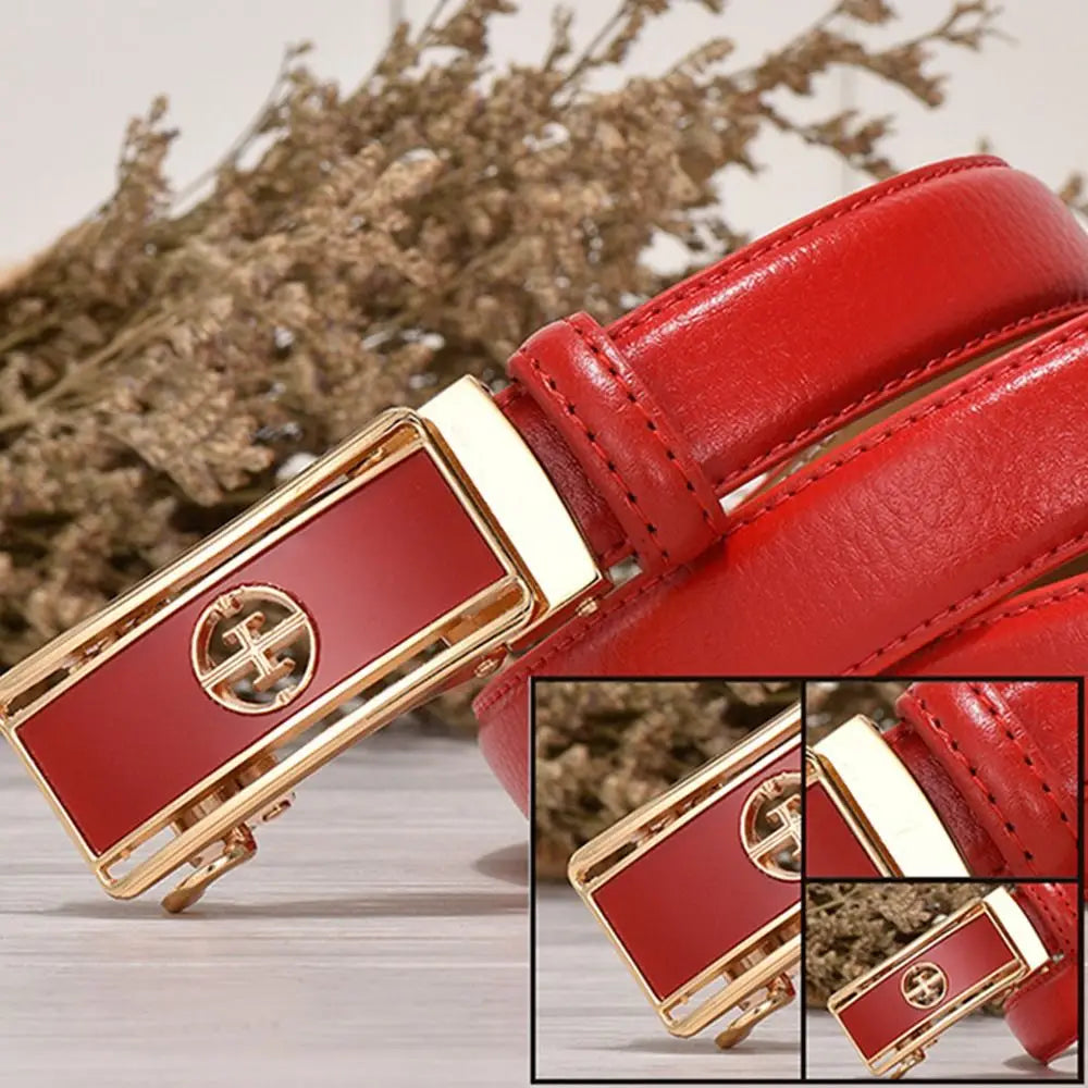 Ceinture en cuir rouge pour femmes avec boucle automatique rectangulaire plaquée or présentant le logo Tory Burch.