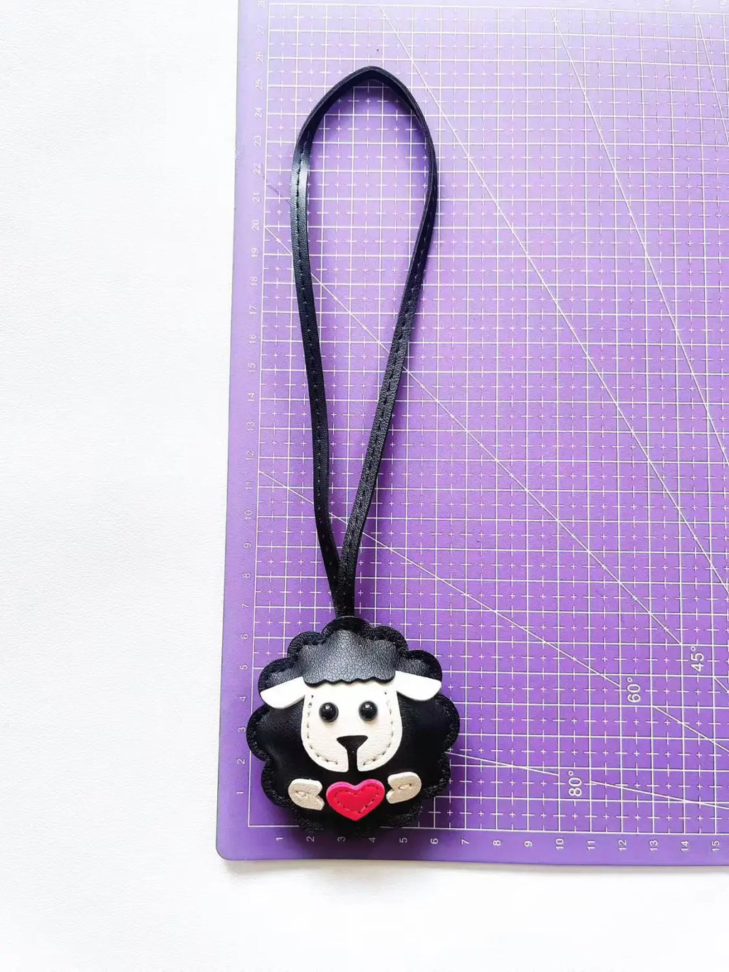 New Leather Pendant Keychain, Jewelry, Luggage, Small Pendant for Car Tie Sheep, Cute Keychain.