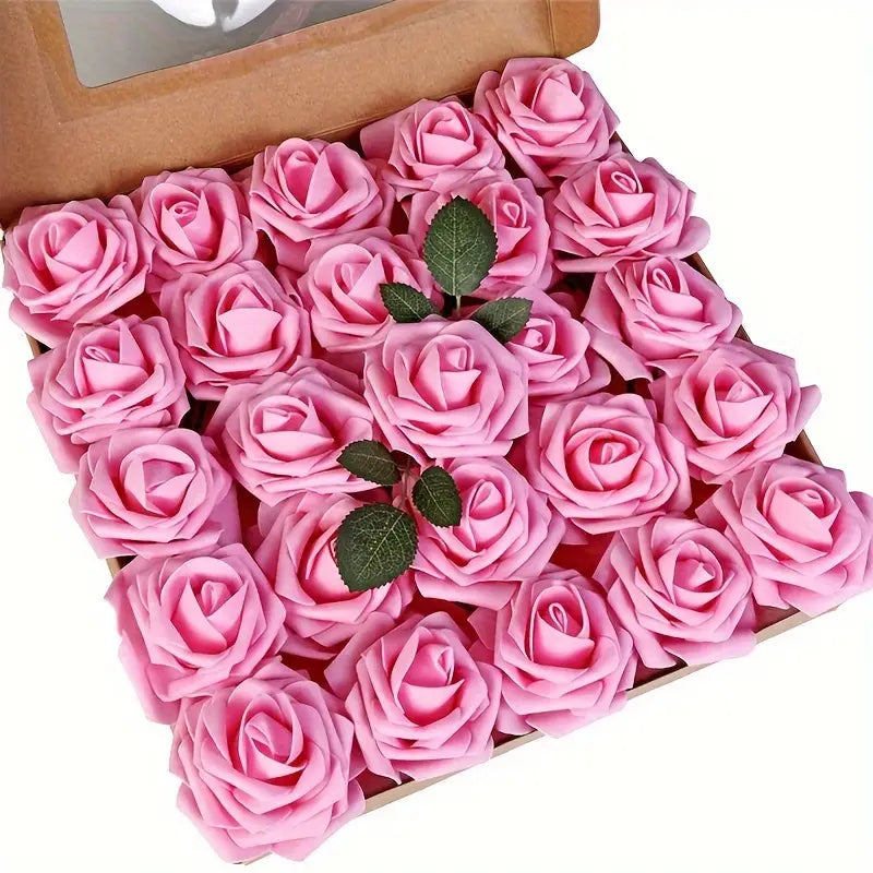 Une boîte remplie de roses de fleurs artificielles rose tendre, avec des tiges, fabriquées avec minutie pour évoquer de délicates fleurs en mousse, pour la décoration.