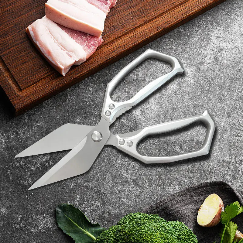Silberne Edelstahl-Multifunktionsküchenscheren mit schlankem, ergonomischem Design und robusten Klingen.