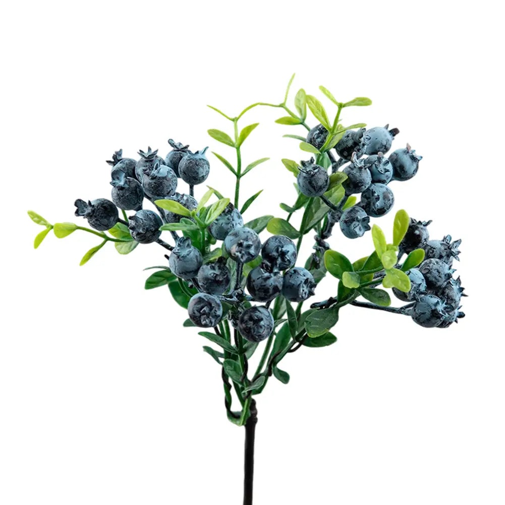 Un bouquet de fleurs de baie artificielles simulées bleues avec des feuilles vertes sur une branche en mousse, conçu pour la décoration de la maison et des mariages.