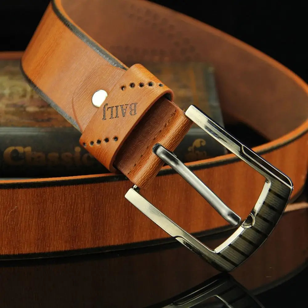 Ceinture en cuir marron pour homme, vintage, pour taille d’affaires, avec une boucle à ton argenté et une marque Bally gaufrée.