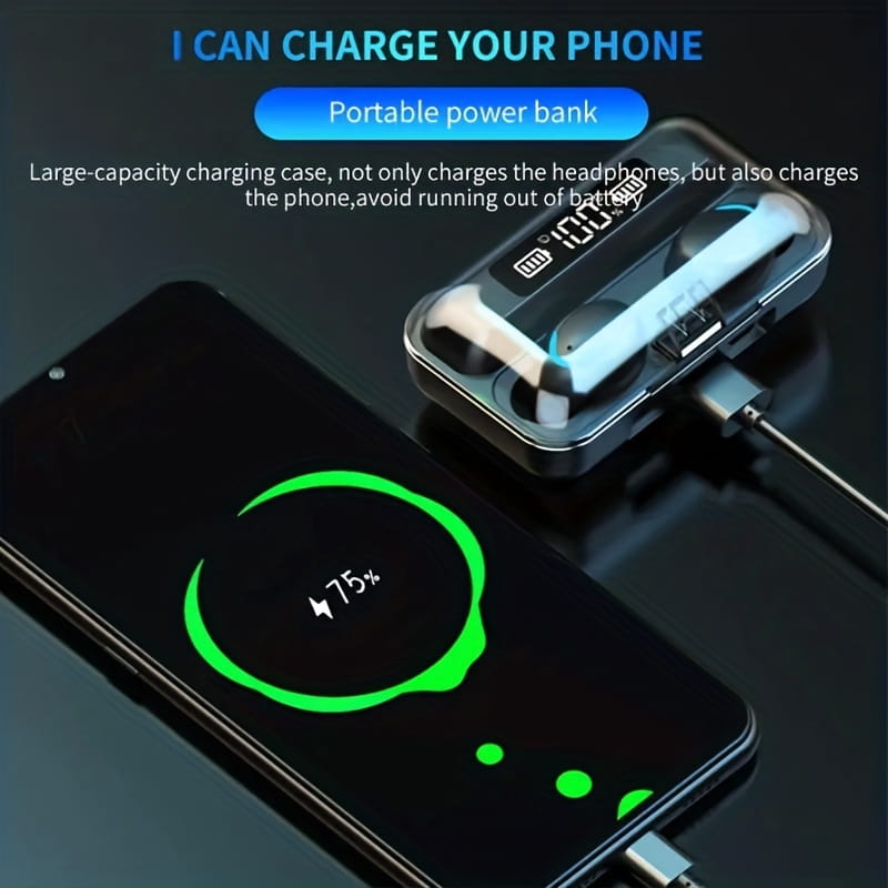 Schwarze und silberne portable Powerbank mit digitaler Anzeige, die 100 Prozent Ladung zeigt; ausgelegt als Ladeetui zum kabellosen Laden von Ohrhörern und Smartphones.