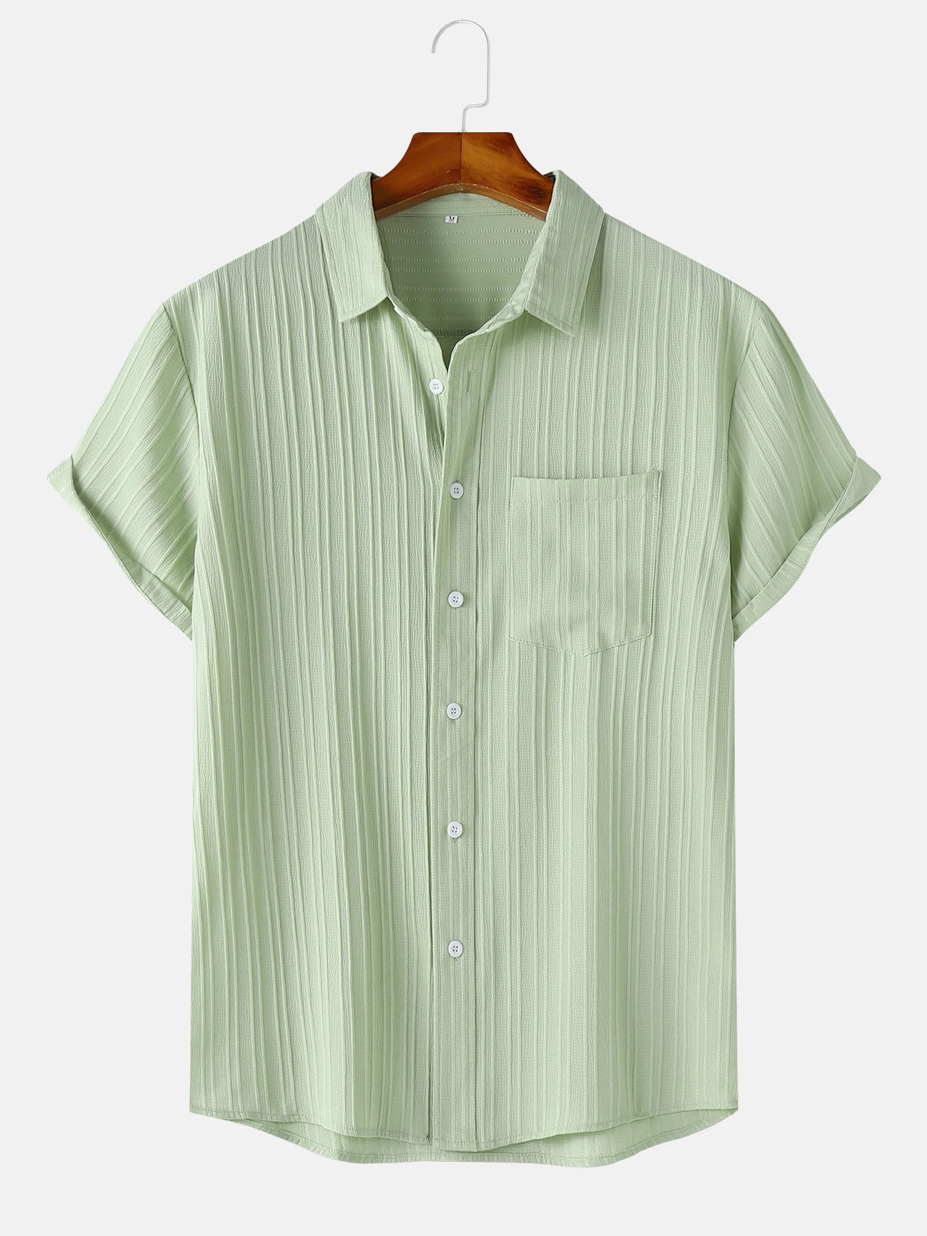 Chemise de plage pour homme à manches courtes texturée, vert clair, avec une texture nervurée verticale et poche poitrine.