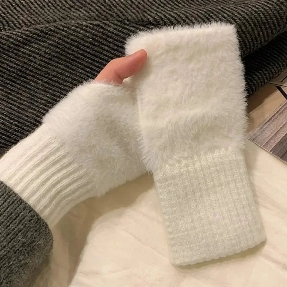 Women's Warm and Protective Half-finger Gloves Suitable for Spring, Autumn and Winter. Soft and Comfortable.