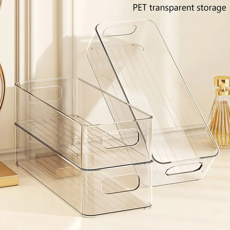 Bac de rangement pour réfrigérateur en plastique transparent, fabriqué en plastique PET, avec poignées intégrées et surfaces intérieures côtelées, pour un rangement efficace.