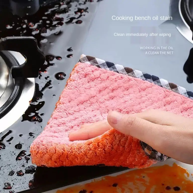 Lot de 10 essuie-tout en microfibre pour la cuisine, comprenant un chiffon de nettoyage en microfibre dégradé rose et orange avec une bordure à carreaux noir, blanc et marron.