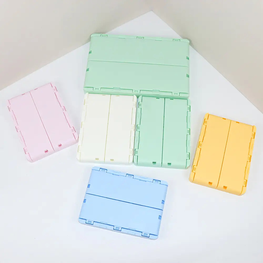 pastellfarbene faltbare Aufbewahrungsboxen aus Kunststoff in Rosa, Mintgrün, Creme, Hellblau und Gelb, ausgelegt als Desktop-Organizer sowie Aufbewahrungsboxen-Körbe