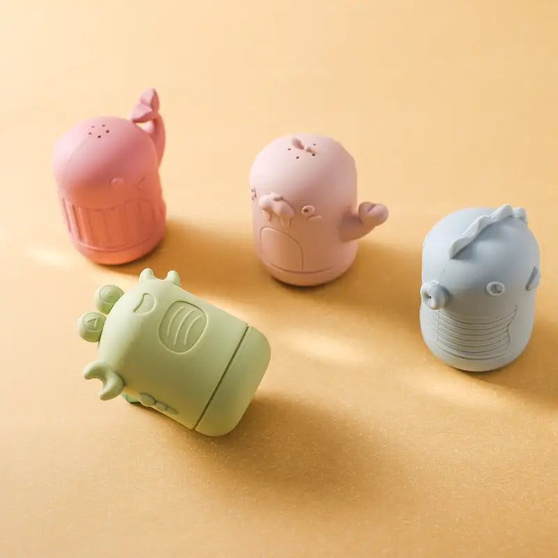 Pastellfarbene Silikon-Koala-förmige Teeinfüser, ausgelegt als Baby-Badesprinkler-Spielzeuge aus weichem Silikon.
