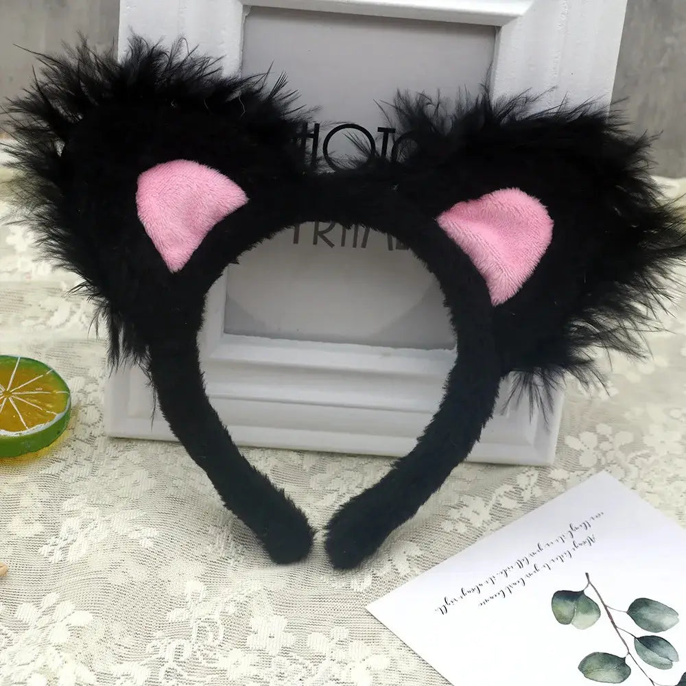 diadema de orejas de gato negro esponjoso color rosa con orejas internas rosa esponjosas, diseñada como un accesorio para el cabello kawaii