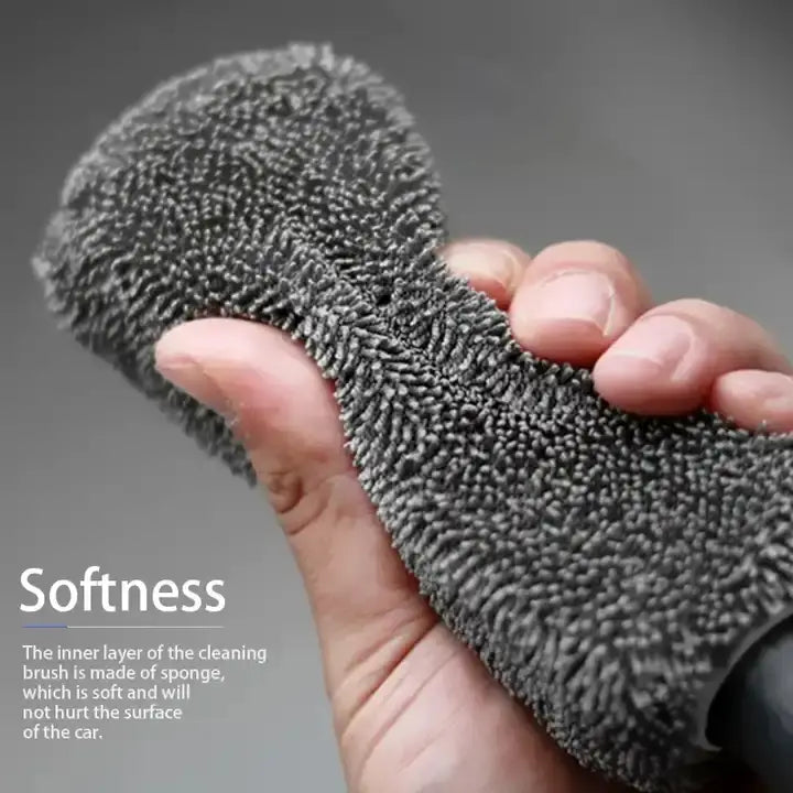 Brosse de nettoyage pour roues de voiture en microfibre grise, avec une couche intérieure souple en éponge pour un entretien délicat de la surface de la voiture.