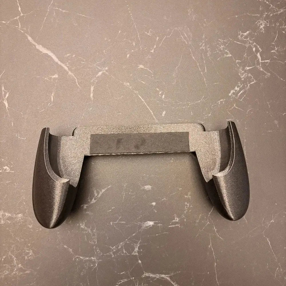 Schwarzer, 3D-gedruckter ergonomischer Handgriff mit gebogenen Griffen und Mittelsteg, ausgelegt für den Anbernic RG40XX-Spielcontroller.