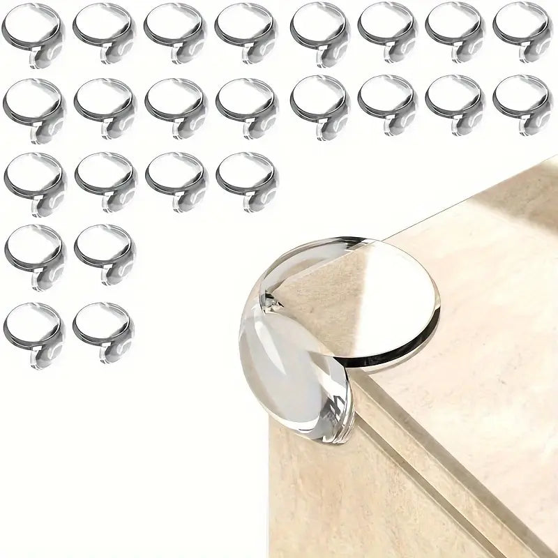 Glänzender verchromter Eckschutz für Möbel mit abgerundeten Kanten und einem eleganten minimalistischen Design als transparente Eckschutzabdeckung für Möbel.