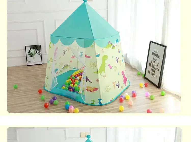 Tente de jeu pour enfants dinosaures turquoise et crème, avec bord festonné et balles en plastique colorées autour de sa base, conçue comme un château pliable portable.