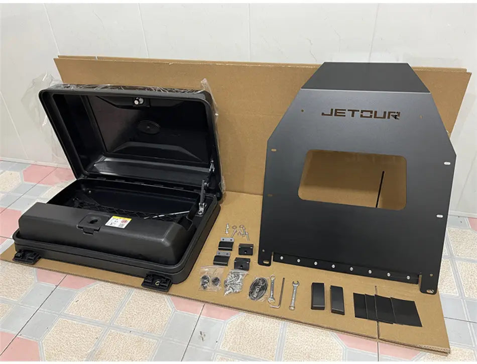 Schwarze Jetcur-Marke Hard-Shell Laderaum-Box für die Ladefläche mit scharniergedecktem Deckel und Innenfächern für den Jetour Traveller T2 Dachbox-Aufbewahrungsträger.