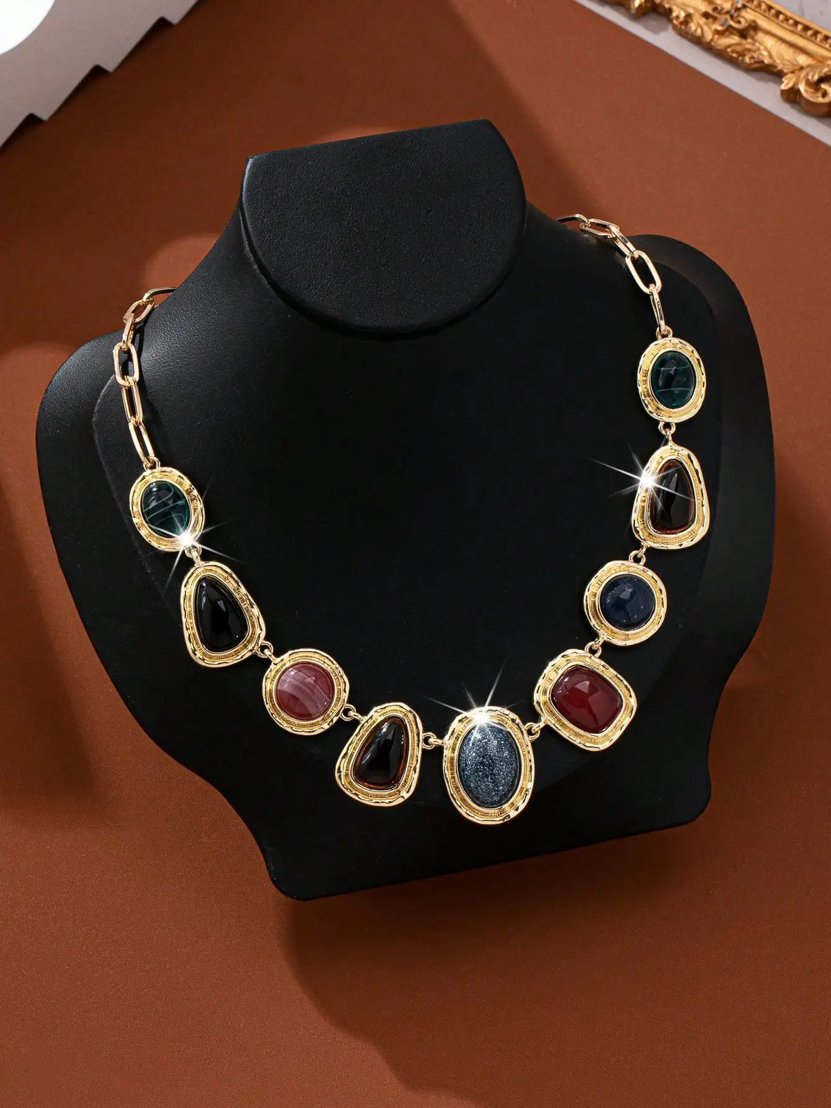 A Light Luxury, High-Design, Fashionable, Sexy, Casual, and Versatile Women's Pendant Necklace