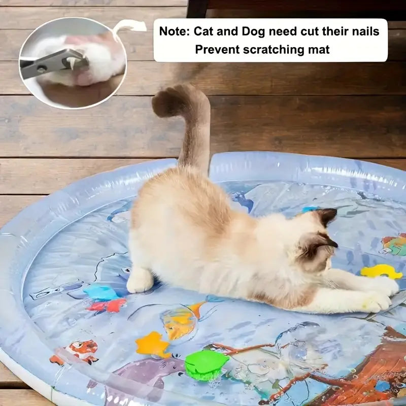 Alfombra de piscina inflable de silicona azul con peces de caricatura y diseño de escena submarina como tipo de juguete flotante para peces en una alfombra de juegos acuáticos interactiva para gatos