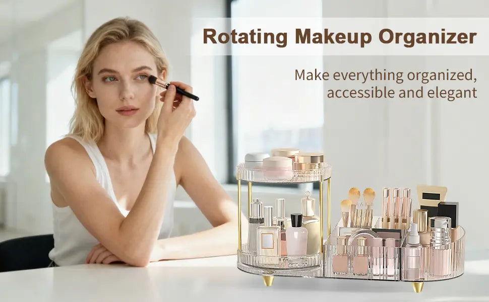 Plateau de rangement et d’exposition pour maquillage rotatif en acrylique transparent, avec des accents en métal de ton doré et des pieds, conçu pour un rangement et une présentation élégants des produits cosmétiques.
