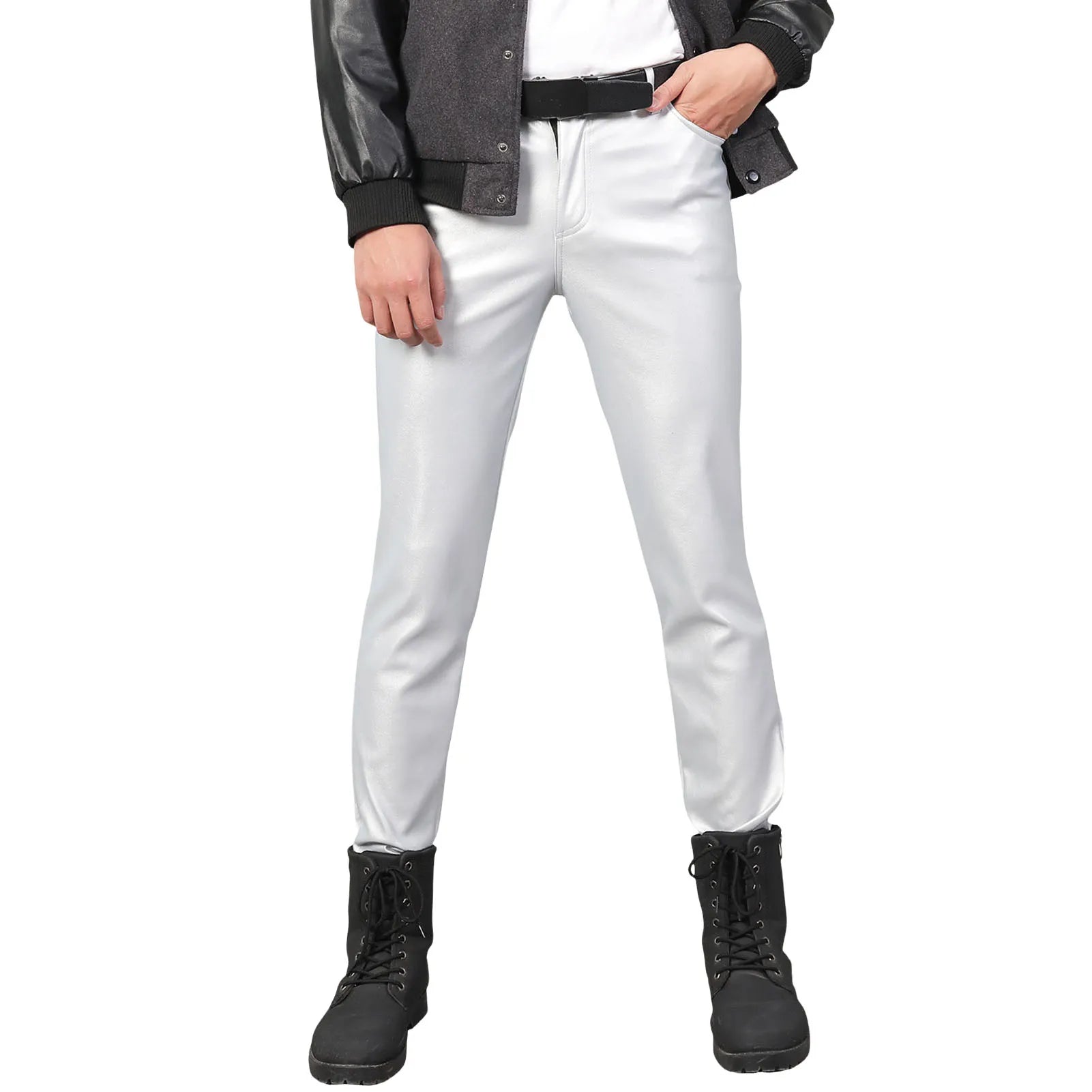 Pantalones ajustados slim-fit de piel sintética para hombre en blanco, diseñados como pantalones ajustados de ropa de club.