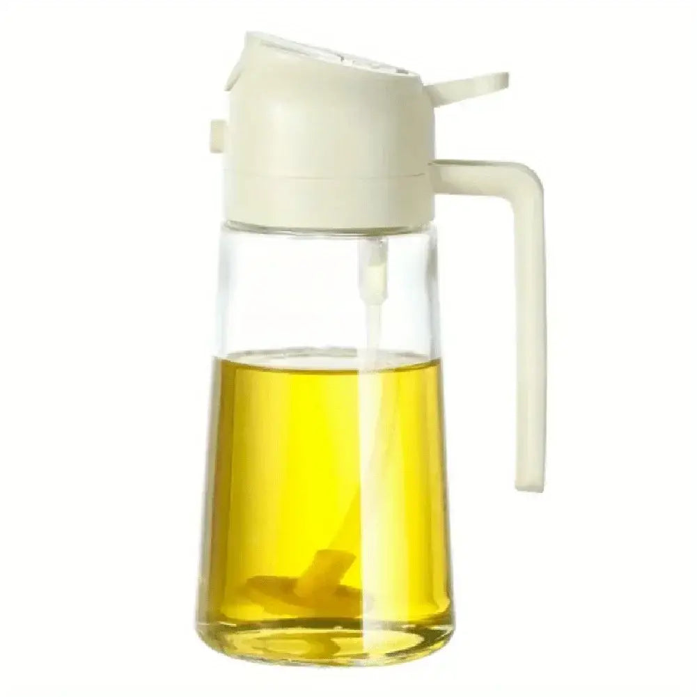 bouteille doseuse de vaporisateur d’huile en verre transparent de 500 ml avec pompe et poignée en plastique de couleur crème, remplie d’une huile de cuisson jaune doré.